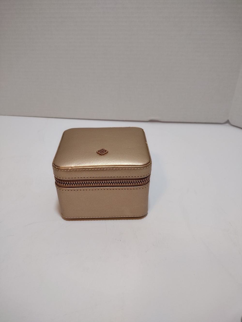 Kendra Scott Jewelry Travel Case - Picture 2 of 10